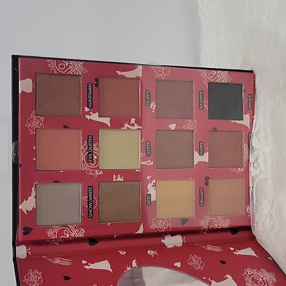 Eyeshadow Palette Disney - Picture 3 of 5